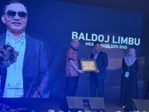 नेपाली व्यवसायी बाल्ध्वज लिम्बू मलेसियामा ‘Top Business Entrepreneurs Indian Community’ बाट सम्मानित