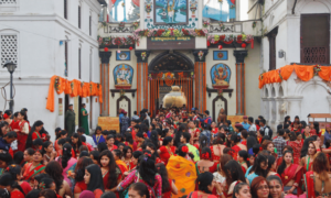 साउनको अन्तिम सोमबार पशुपतिनाथ र देशभरका शिवालयमा भक्तजनको भीड