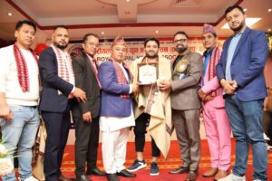 कतारमा मध्याह्नकर्मी पत्रकार शर्मा सम्मानित भन्छन् “यस्ता सम्मानले मेरो कलमलाई अझ बलियो बनाउछ”…